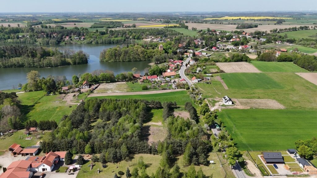 Działka marzeń przy jeziorach – cisza i natura! - zdjęcie 2