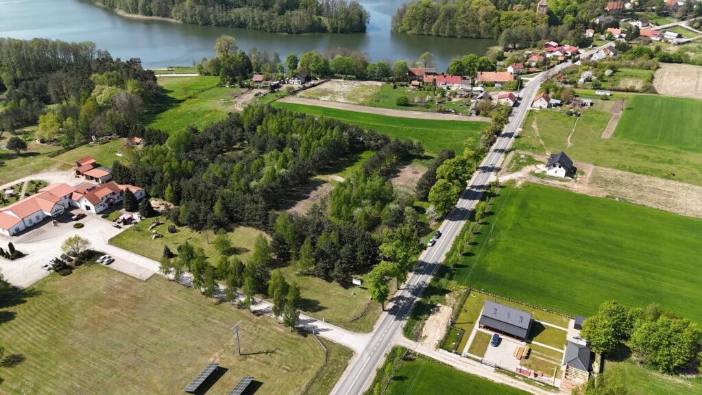 Działka marzeń przy jeziorach – cisza i natura! - zdjęcie 1