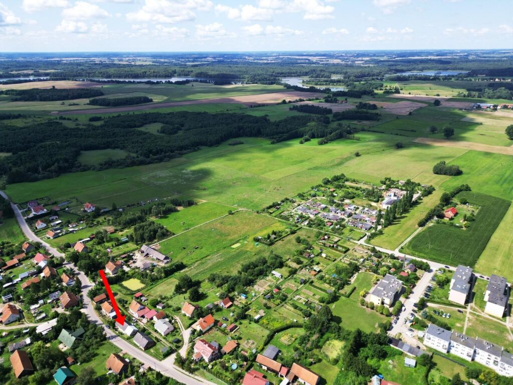 Dom w spokojnym, przyjaznym sąsiedztwie. - zdjęcie 4