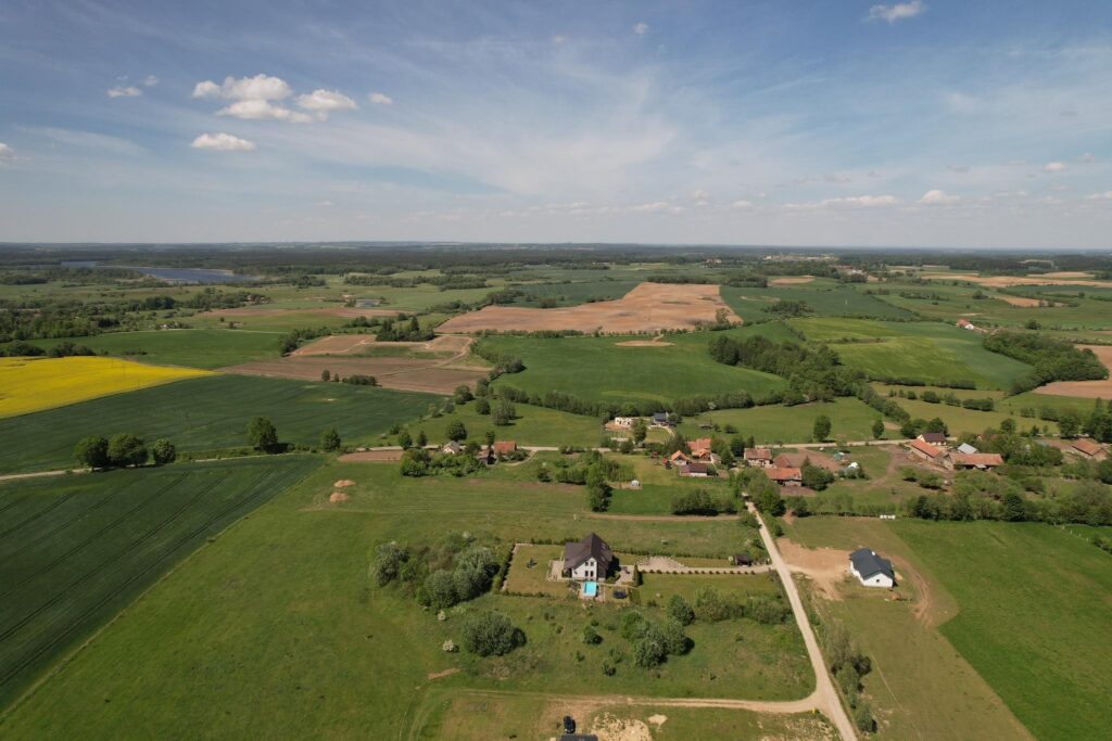 Na sprzedaż dzialka z wydanymi warunkami zabudowy - zdjęcie 2