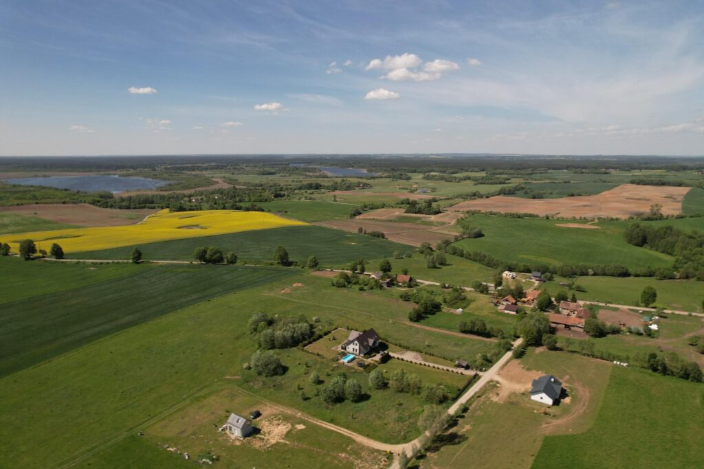 Na sprzedaż dzialka z wydanymi warunkami zabudowy - zdjęcie 3