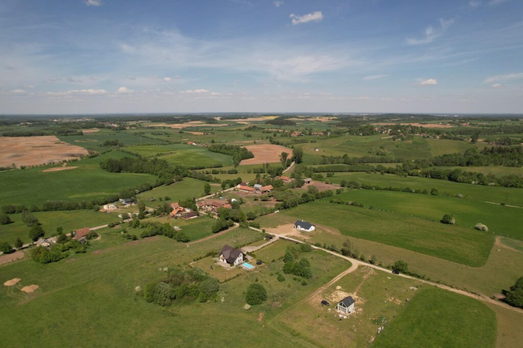 Na sprzedaż dzialka z wydanymi warunkami zabudowy - zdjęcie 4