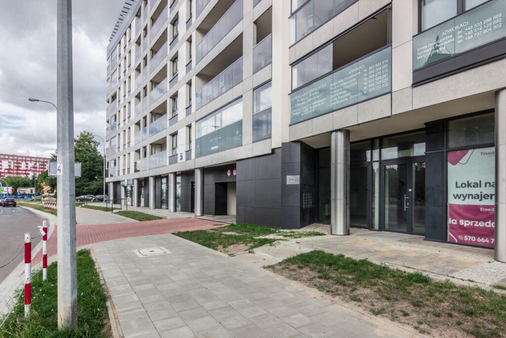 Lokal z witryną, 184 m2, bez podatku PCC - zdjęcie 1