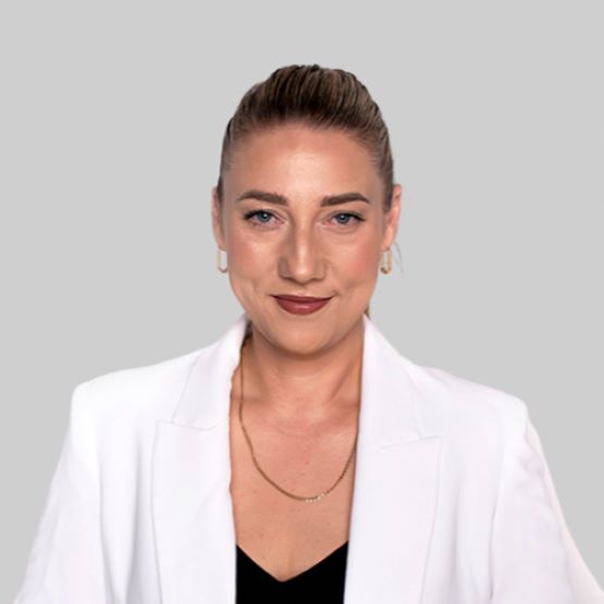 Justyna Dąbek - Agent Nieruchomości - Freedom