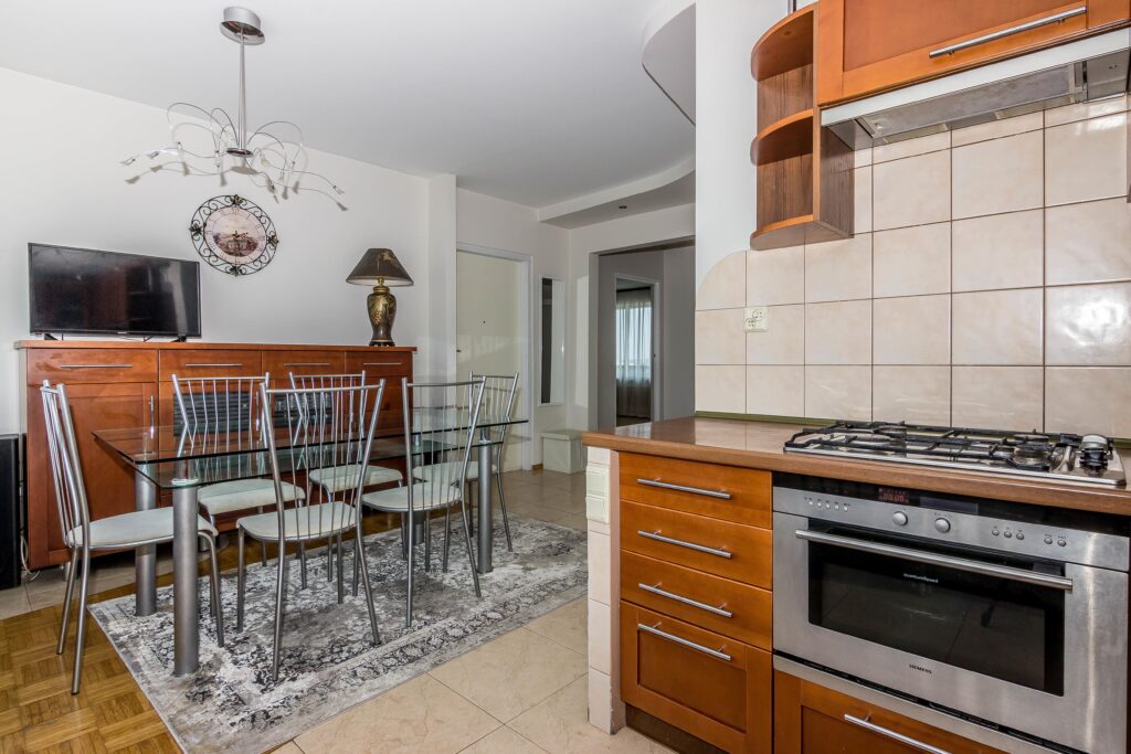 Umeblowane, 4-pokojowe mieszkanie ul. Hallera - zdjęcie 1