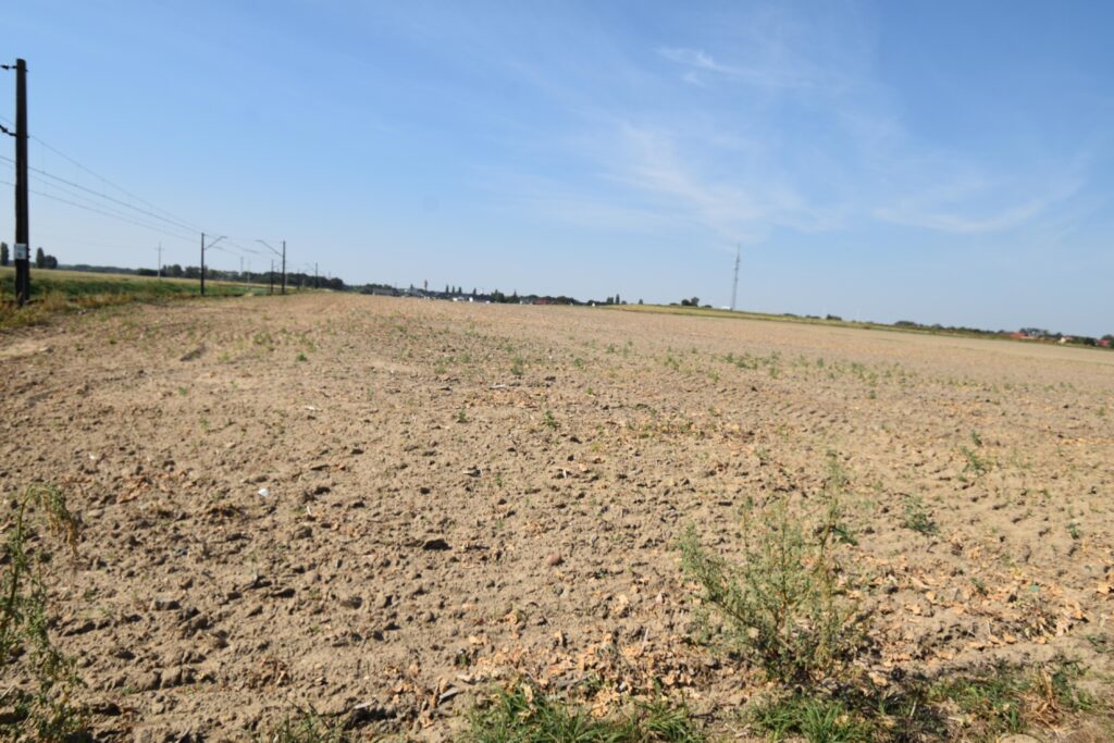 Okazja 0,90 ha pod  osiedle domów jednorodzinnych - zdjęcie 1