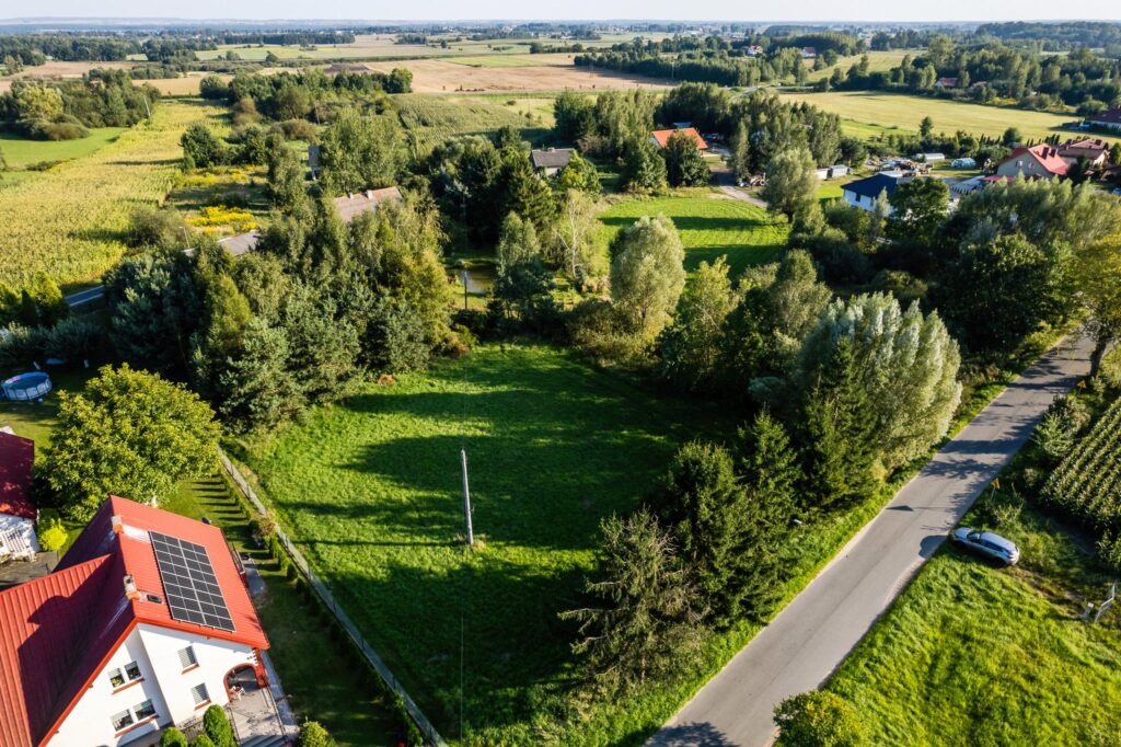 Działka budowlana z uzbrojeniem na sprzedaż - zdjęcie 4