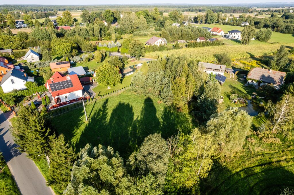 Działka budowlana z uzbrojeniem na sprzedaż - zdjęcie 9