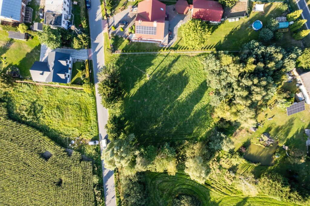 Działka budowlana z uzbrojeniem na sprzedaż - zdjęcie 10