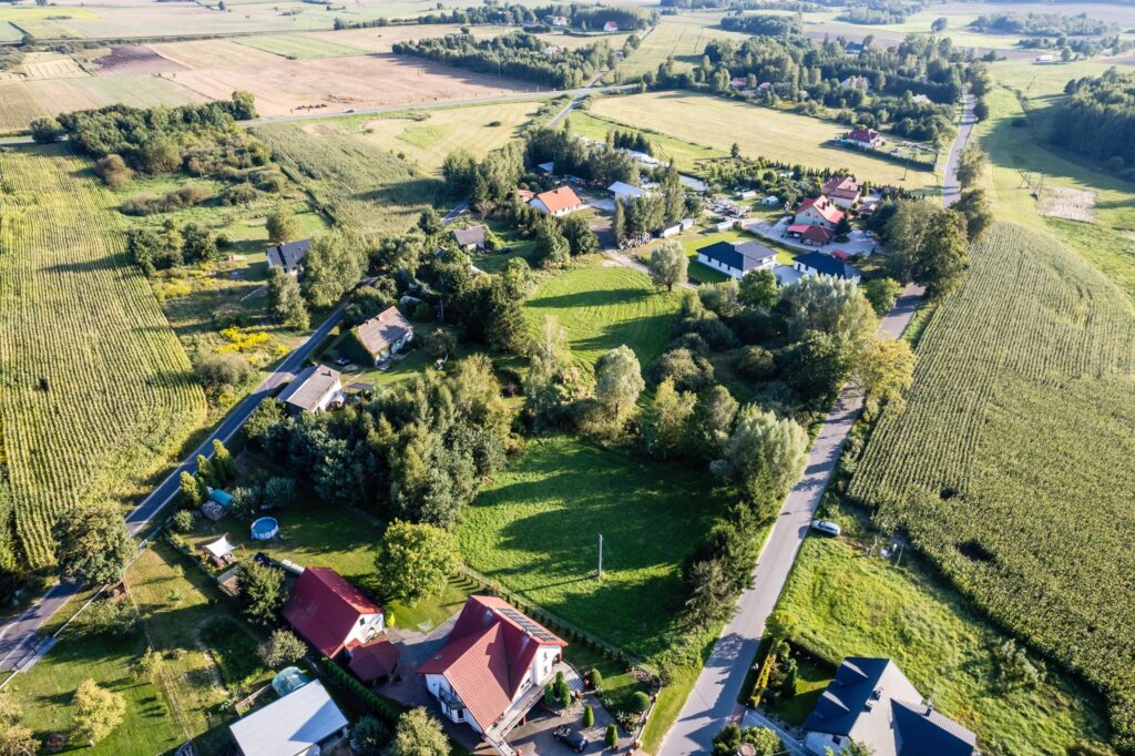 Działka budowlana z uzbrojeniem na sprzedaż - zdjęcie 11