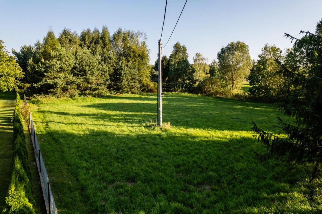 Działka budowlana z uzbrojeniem na sprzedaż - zdjęcie 12
