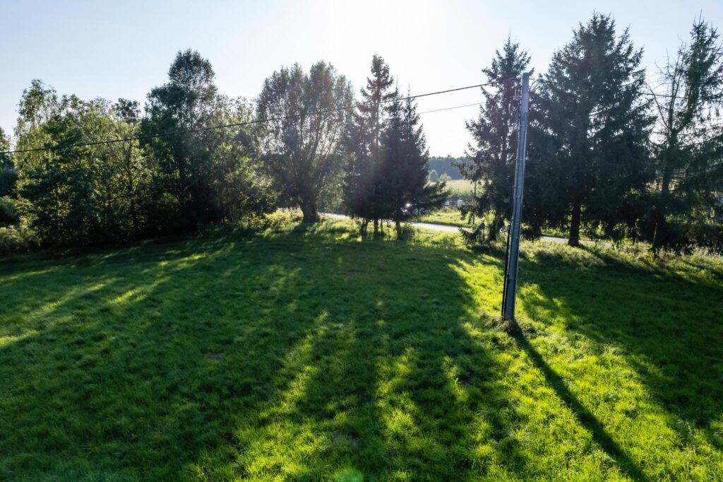 Działka budowlana z uzbrojeniem na sprzedaż - zdjęcie 14