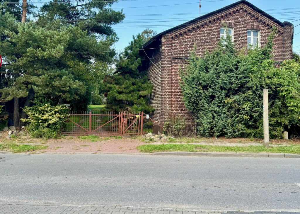 Dom w Łagiszy z c.o. miejskim, na dużej działce. - zdjęcie 1