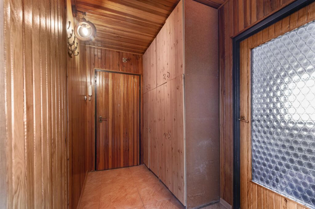 Na sprzedaż dwupokojowe mieszkanie do odświeżenia. - zdjęcie 11