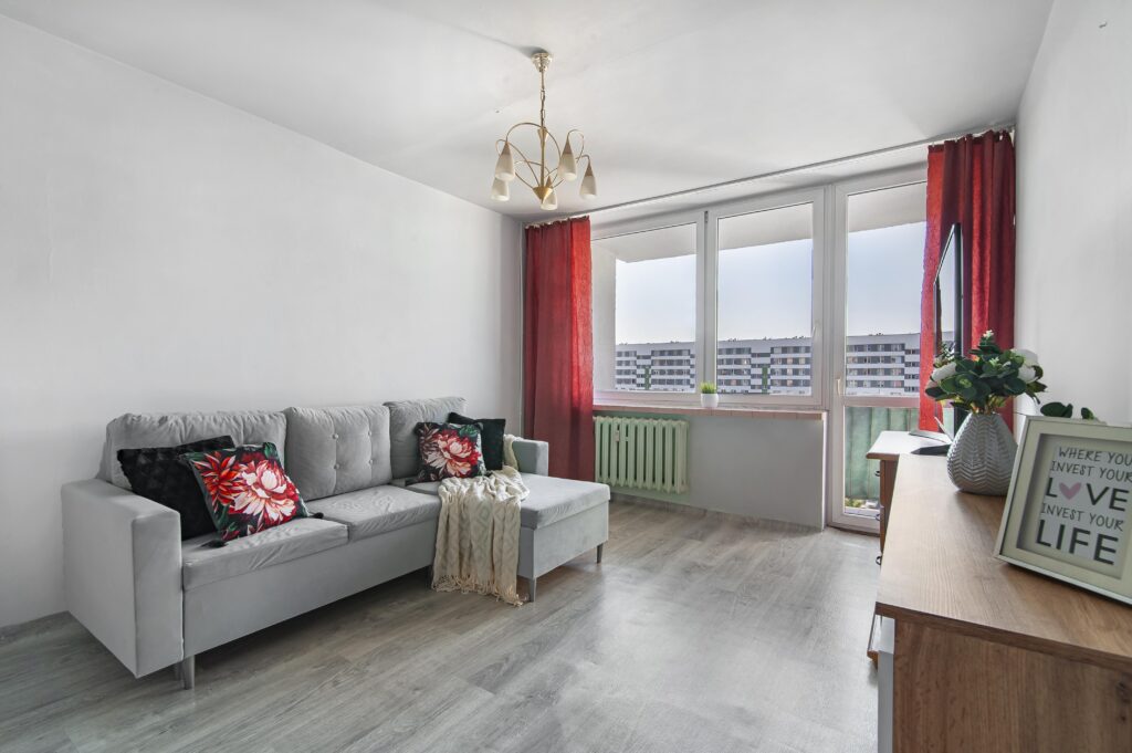 Na sprzedaż dwupokojowe mieszkanie do odświeżenia. - zdjęcie 1