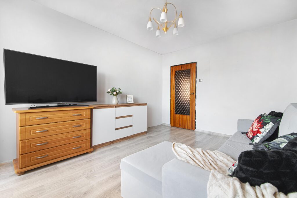 Na sprzedaż dwupokojowe mieszkanie do odświeżenia. - zdjęcie 2