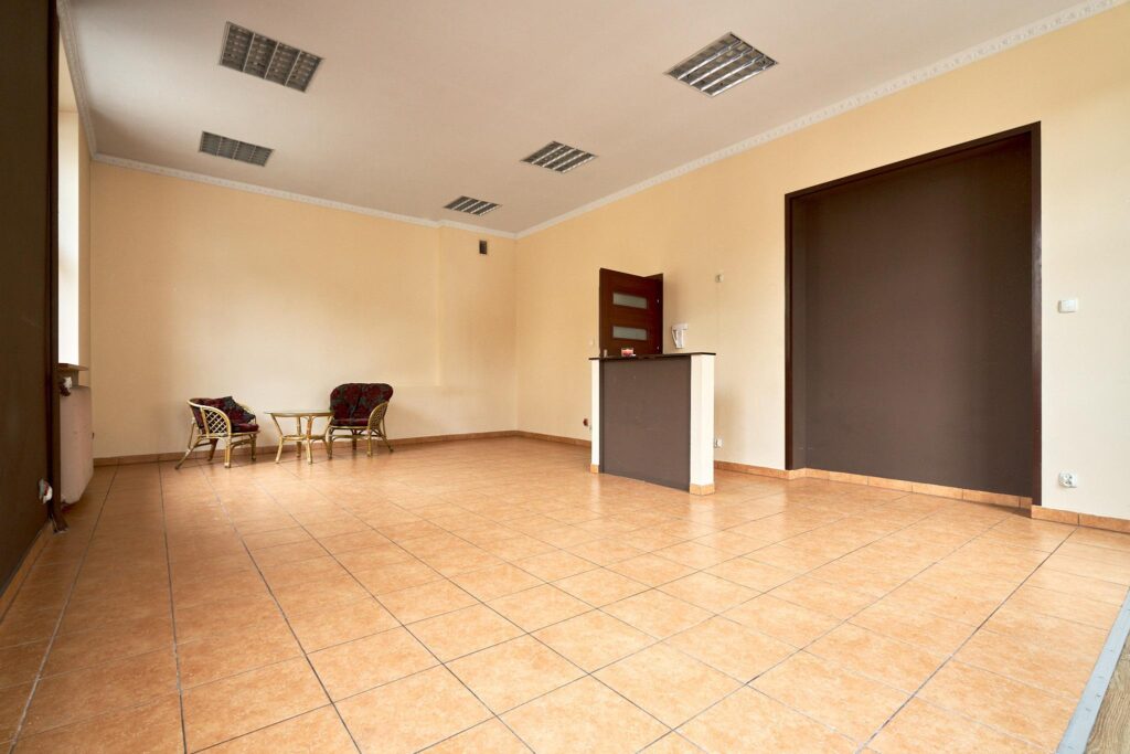 Atrakcyjny lokal w centrum Mrągowa - zdjęcie 3