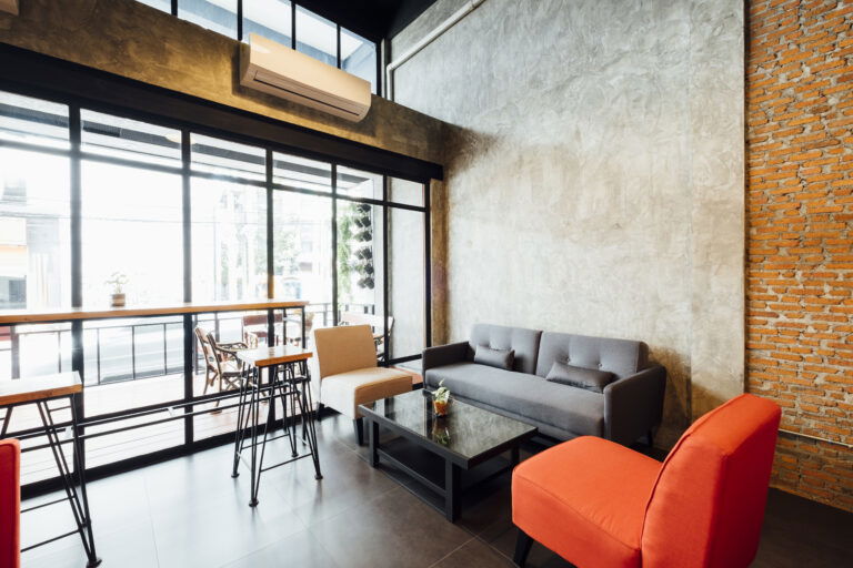 Drugie życie pustostanów - jak adaptować nieużywane budynki na nowoczesne przestrzenie mieszkalne?