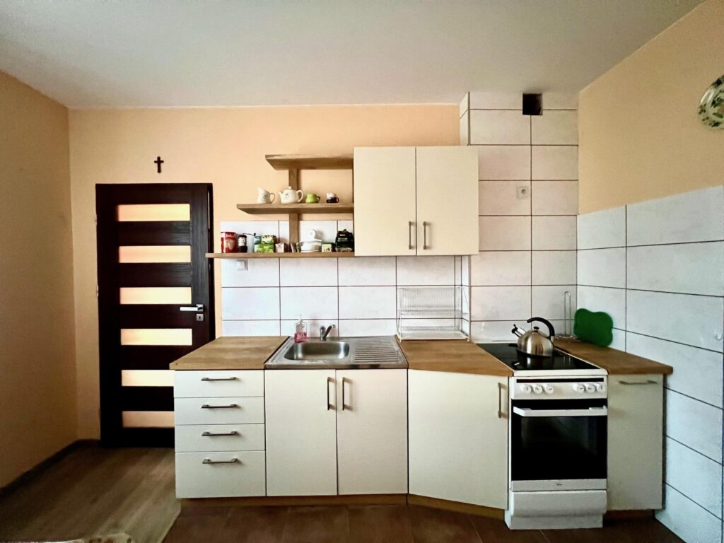 Dom w centrum małego miasteczka blisko Jury - zdjęcie 6