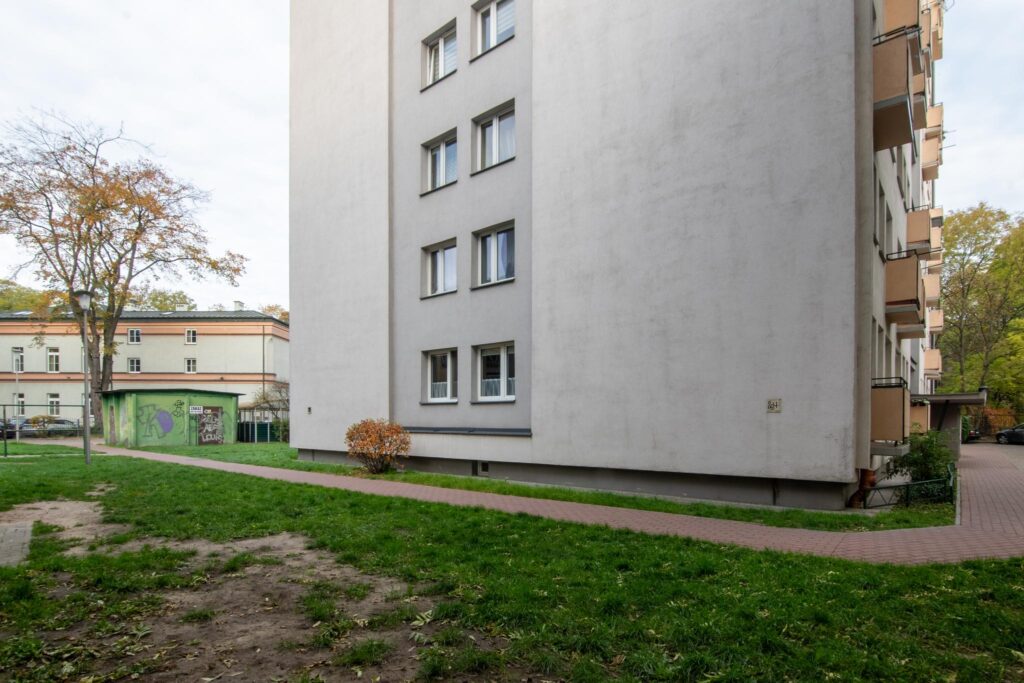 Do remontu 3- pokojowe mieszkanie w Centrum miasta - zdjęcie 36