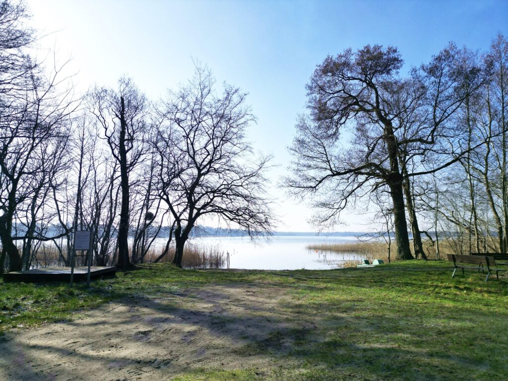 Na sprzedaż działka budowlana blisko jeziora - zdjęcie 9