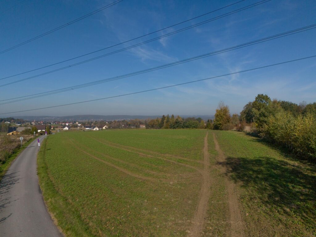 Działka pod zabudowę mieszkaniowo-usługową - zdjęcie 5