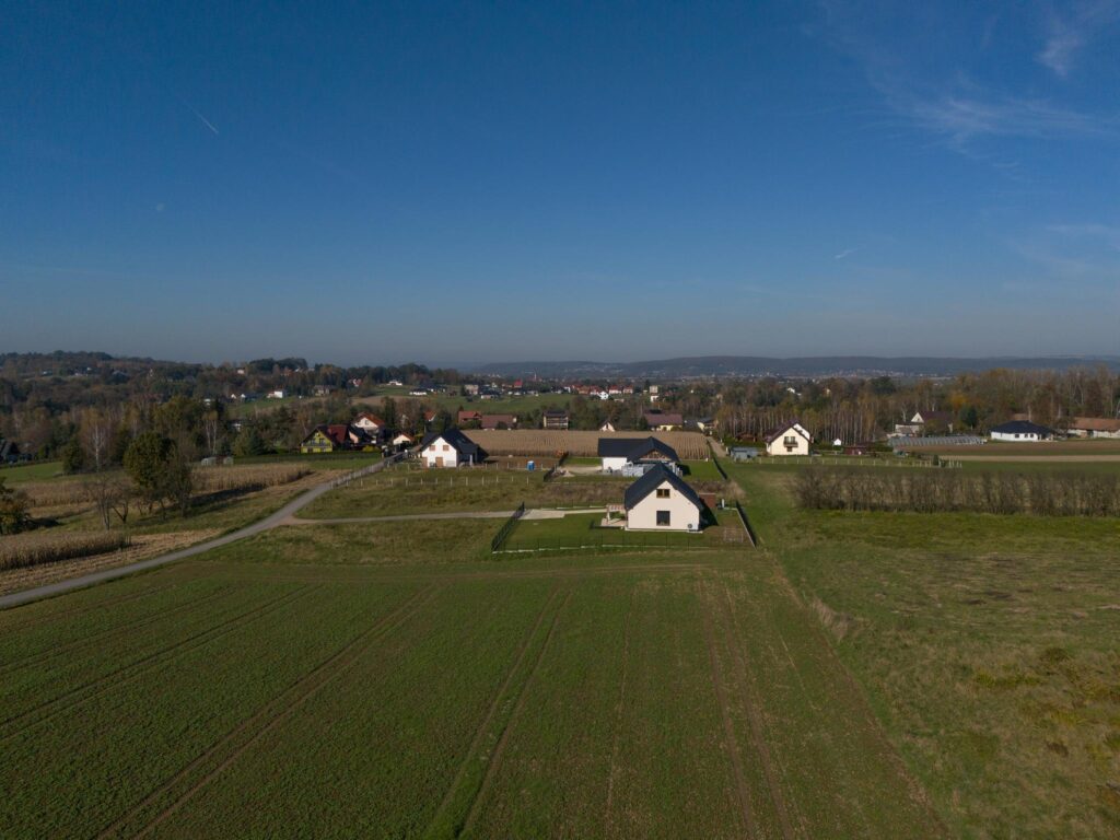 Działka pod zabudowę mieszkaniowo-usługową - zdjęcie 6