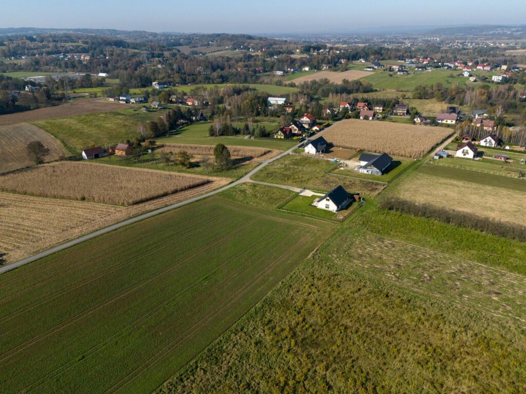 Działka pod zabudowę mieszkaniowo-usługową - zdjęcie 8