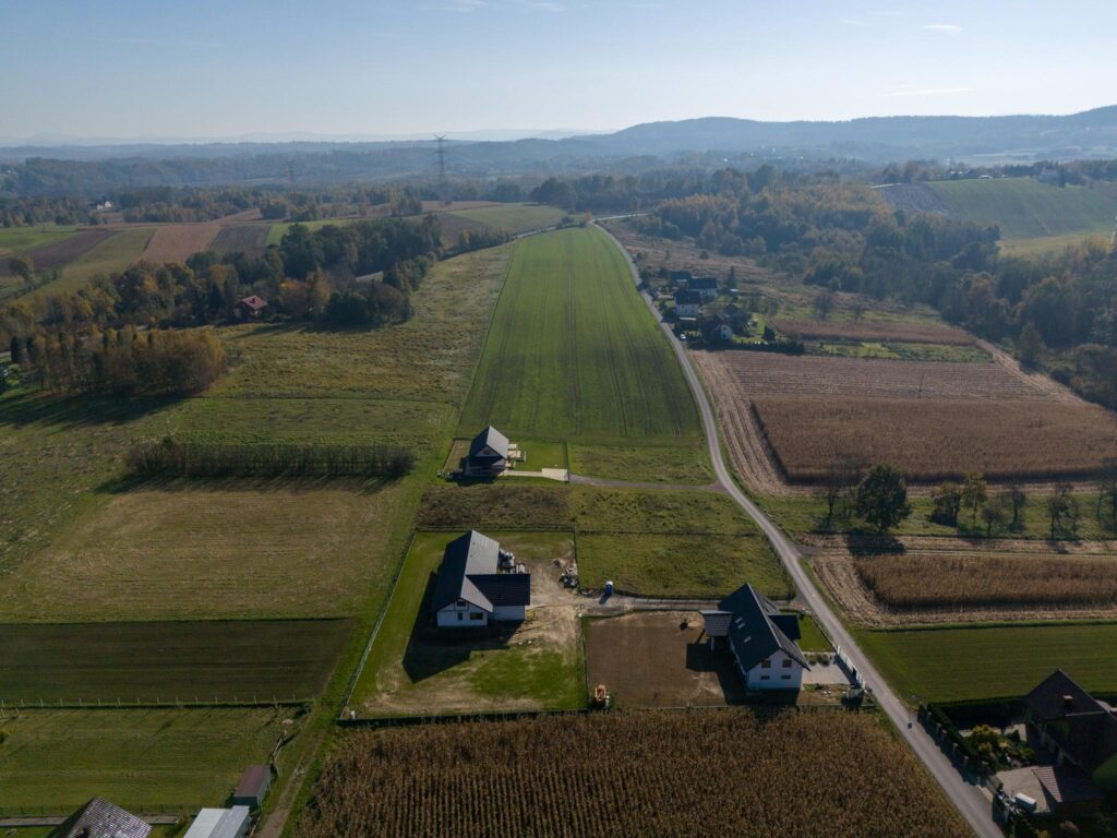 Działka pod zabudowę mieszkaniowo-usługową - zdjęcie 4