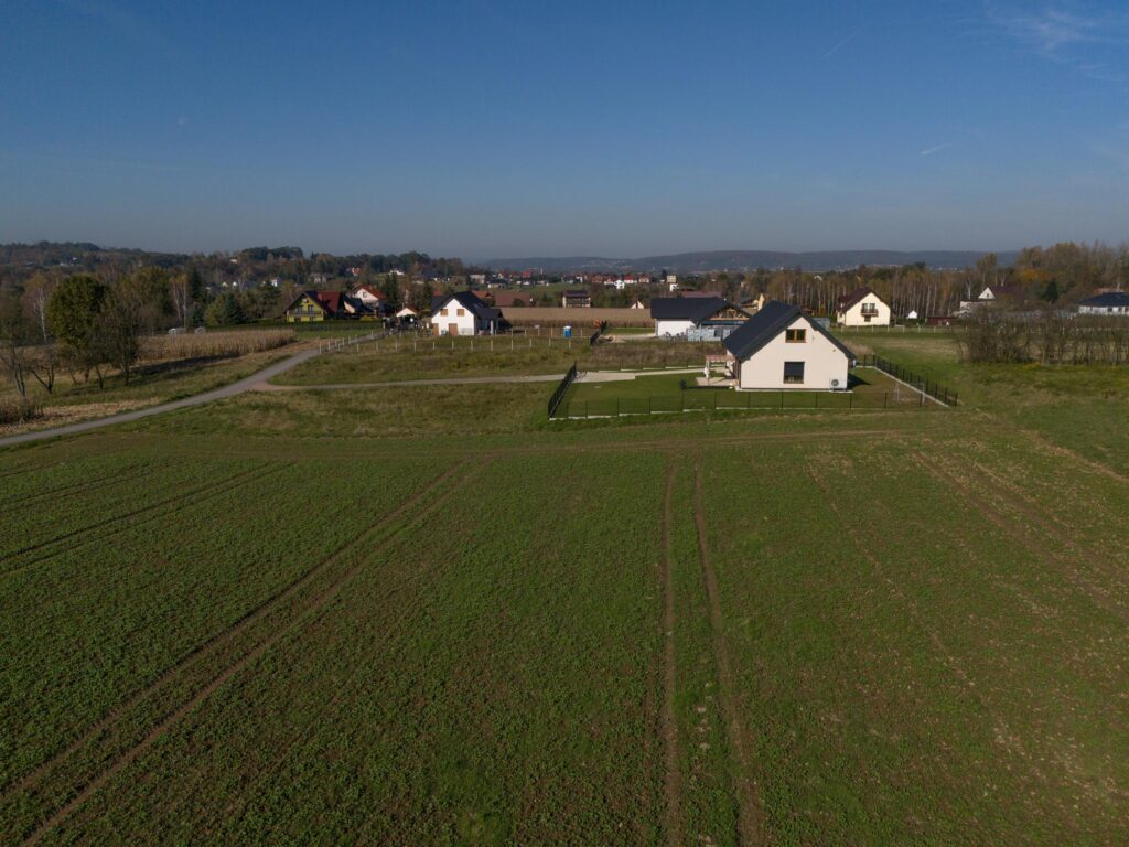 Działka pod zabudowę mieszkaniowo-usługową - zdjęcie 13