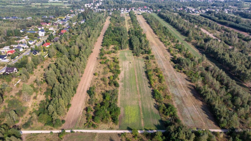 Atrakcyjna działka inwestycyjna na sprzedaż - zdjęcie 2