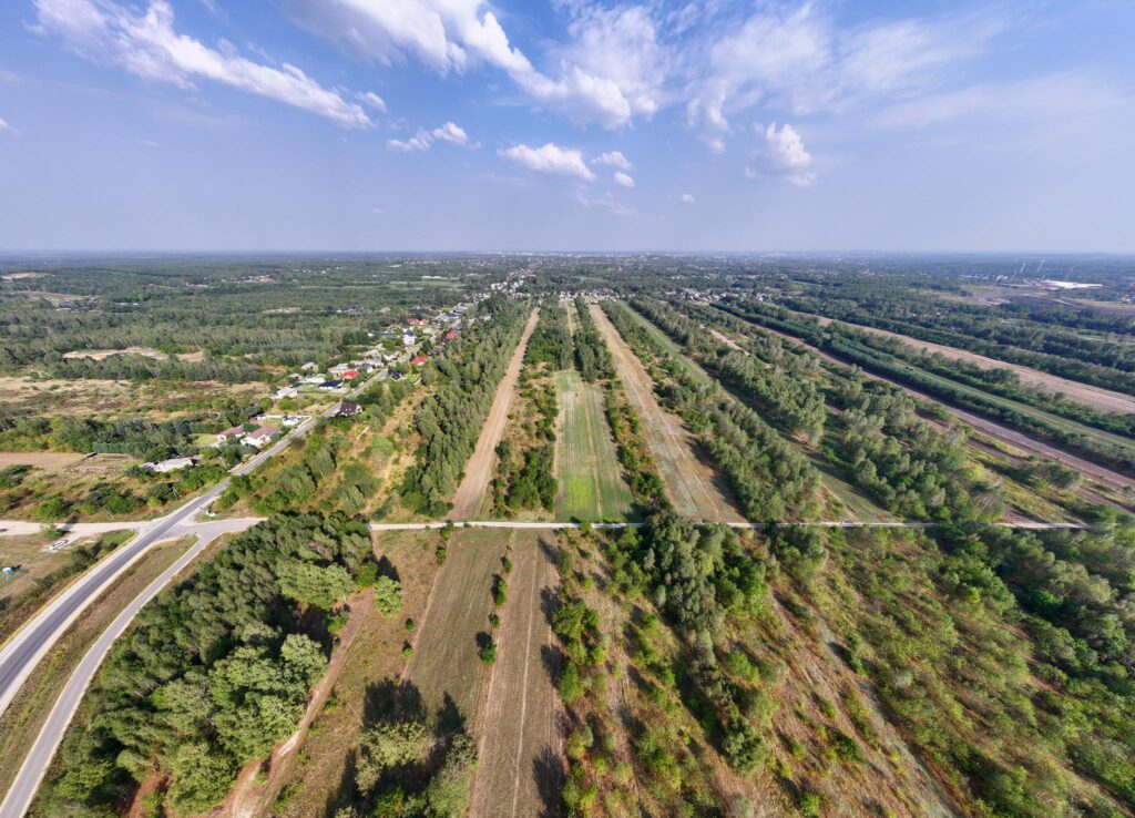 Atrakcyjna działka inwestycyjna na sprzedaż - zdjęcie 3