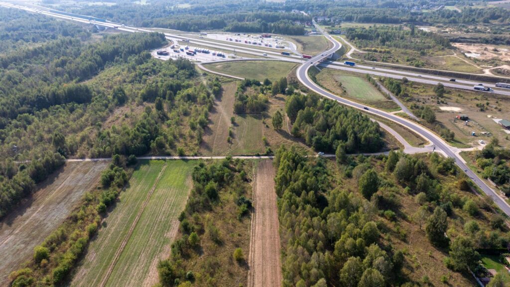 Atrakcyjna działka inwestycyjna na sprzedaż - zdjęcie 12