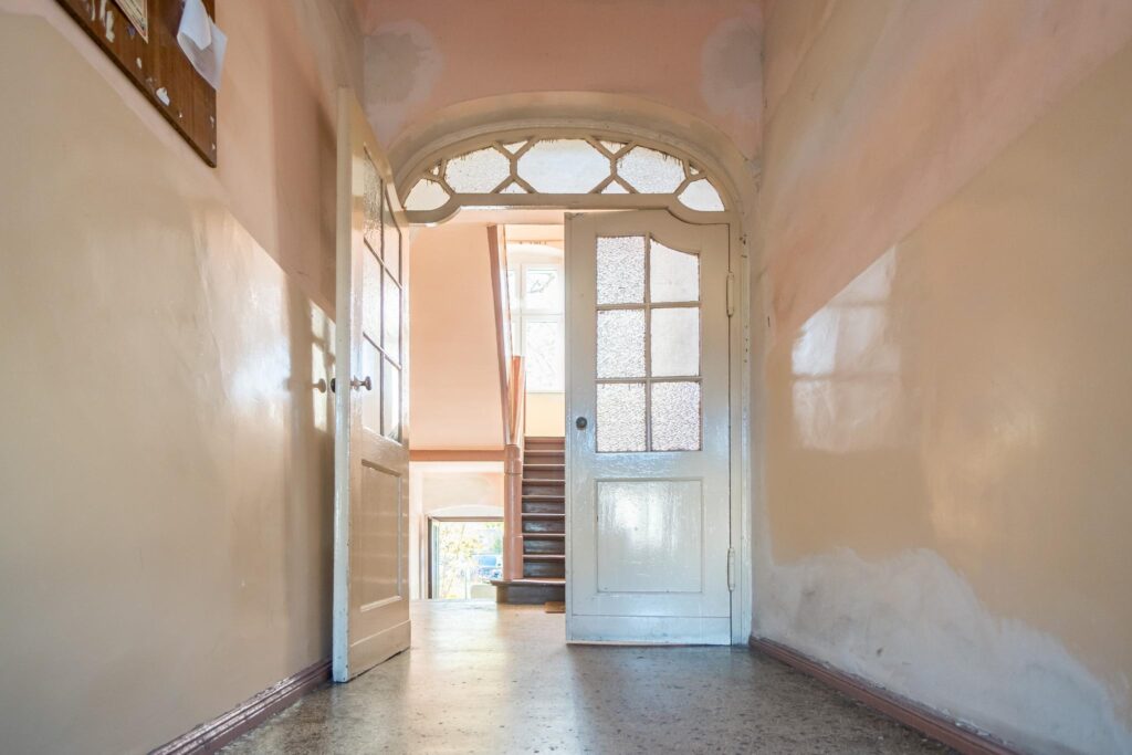 Przestronne mieszkanie z potencjałem - zdjęcie 16