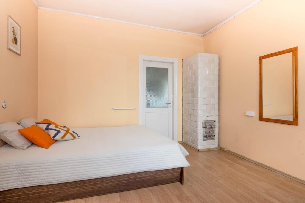 Klimatyczny, drewniany dom  w centrum Tykocina - zdjęcie 6