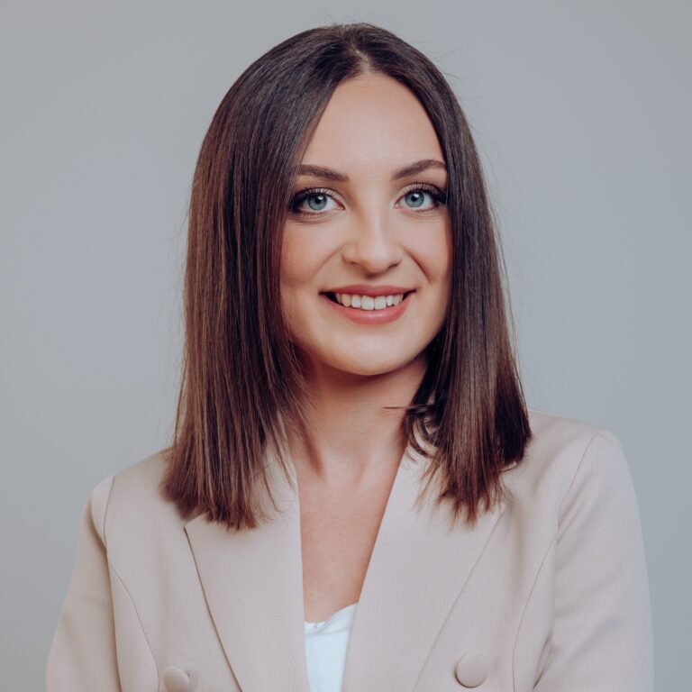  Klaudia Pucelak - Agent Nieruchomości - Freedom