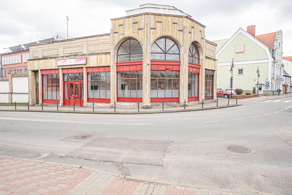 Budynek handlowo-usługowy w centrum Malborka. - zdjęcie 1