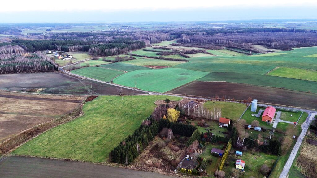 Działka z budynkiem usługowym z dobrym dojzdem - zdjęcie 4