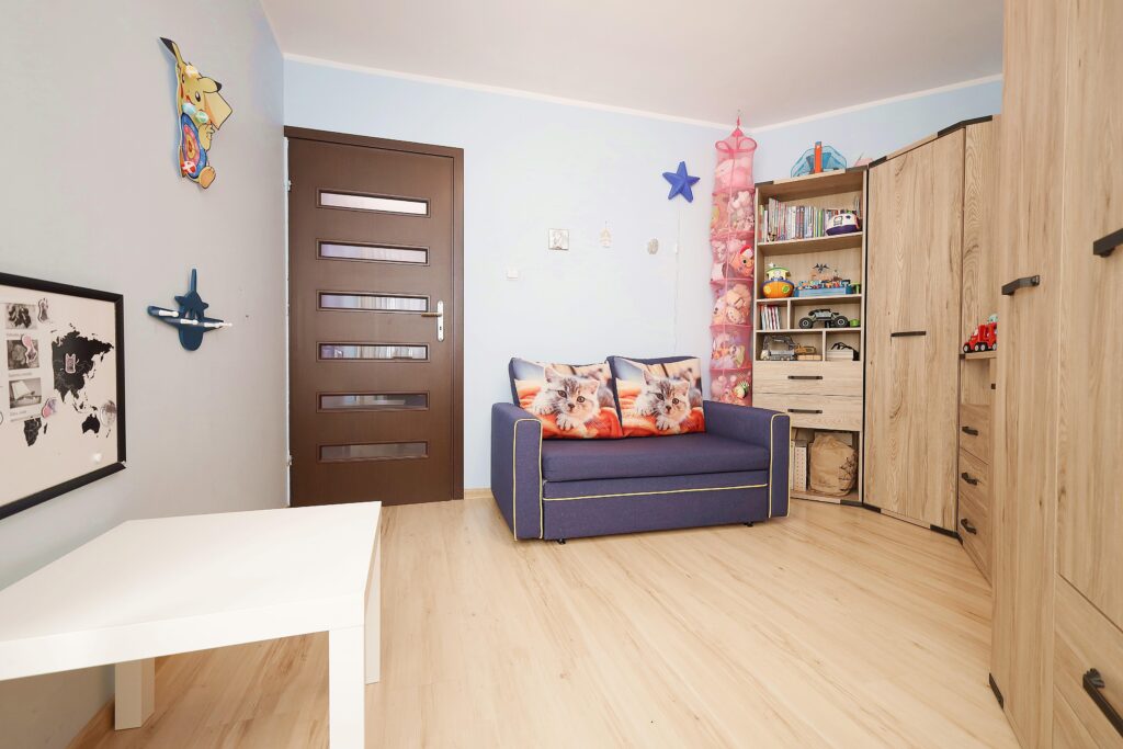 Dwustronne mieszkanie 3-pok. z kominkiem w centrum - zdjęcie 4