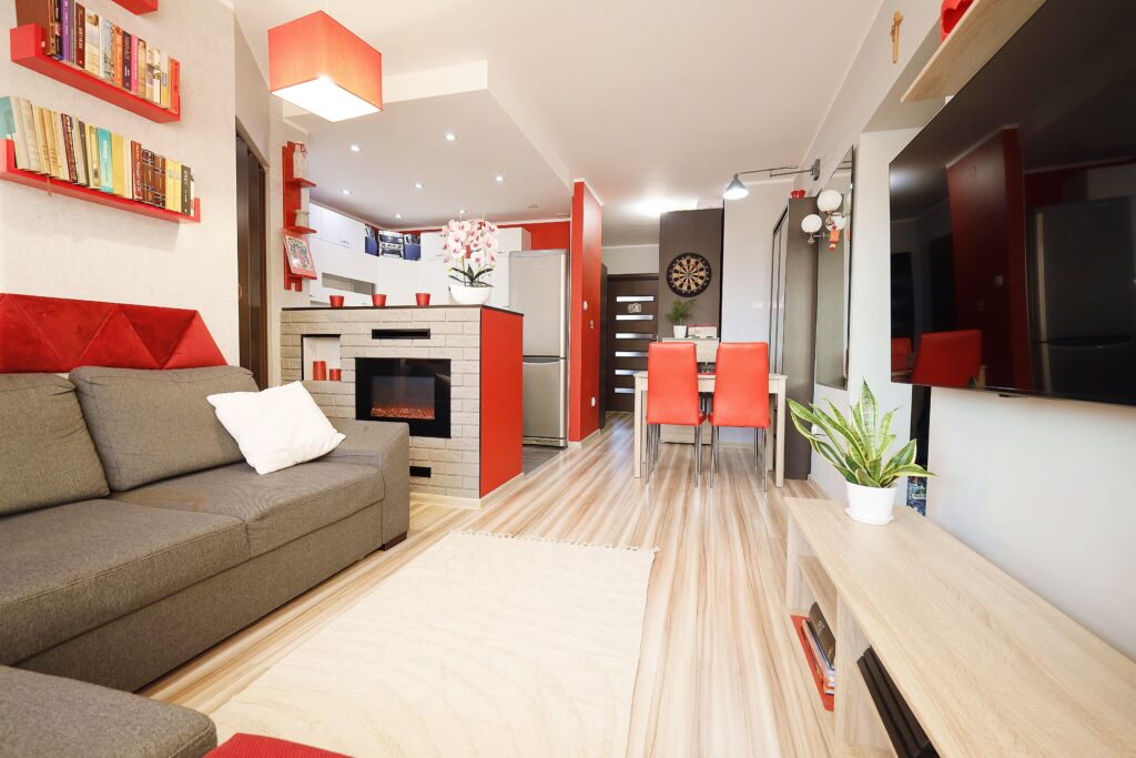 Dwustronne mieszkanie 3-pok. z kominkiem w centrum - zdjęcie 2