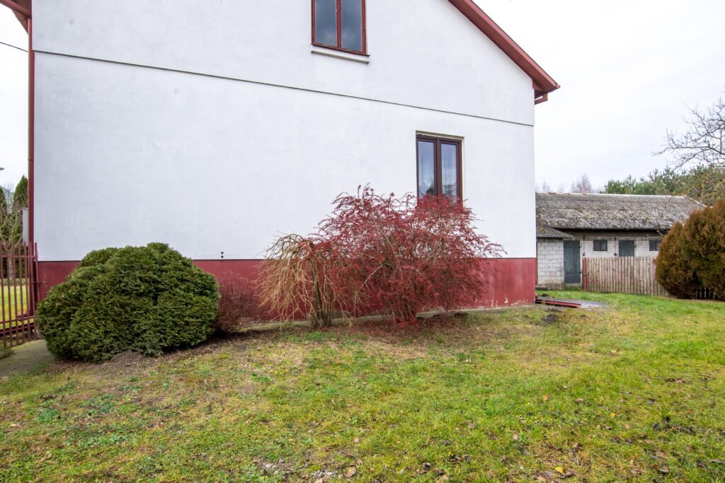 Nieruchomość z domem, gospodarstwem, lasem i polem - zdjęcie 14