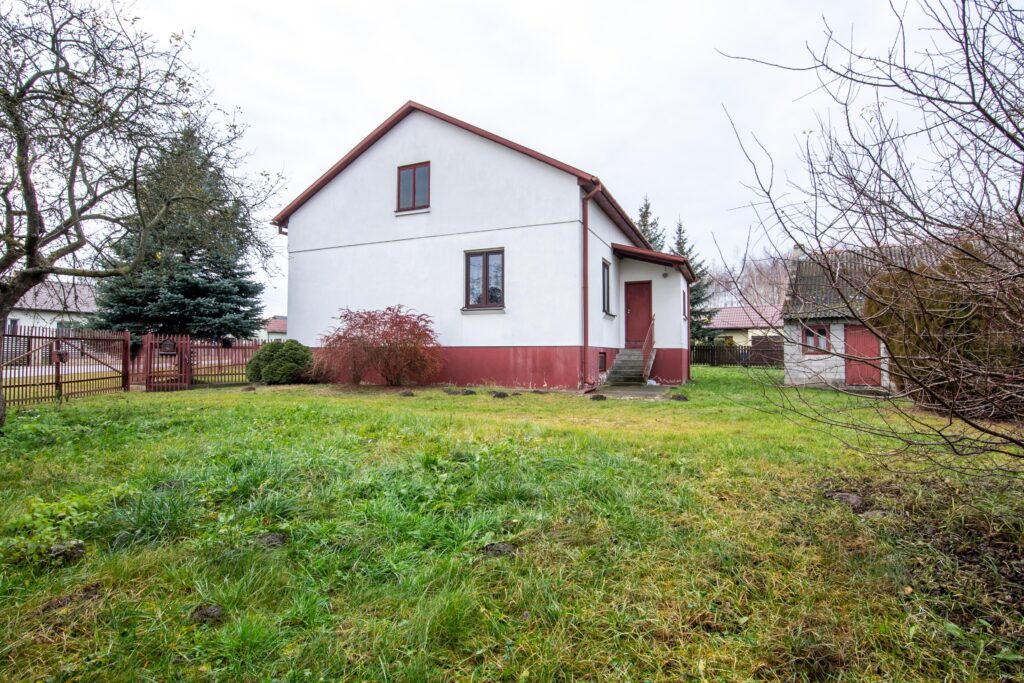 Nieruchomość z domem, gospodarstwem, lasem i polem - zdjęcie 2