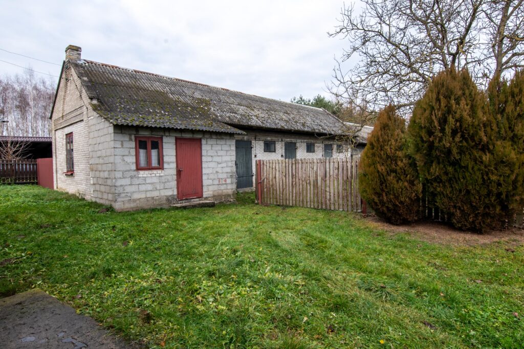 Nieruchomość z domem, gospodarstwem, lasem i polem - zdjęcie 7