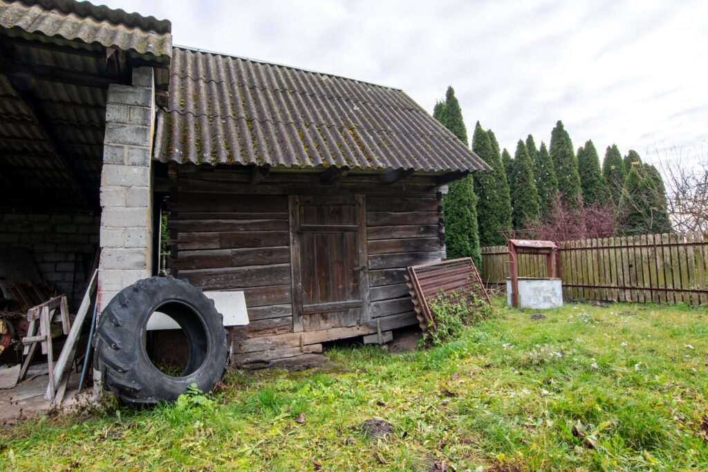 Nieruchomość z domem, gospodarstwem, lasem i polem - zdjęcie 21
