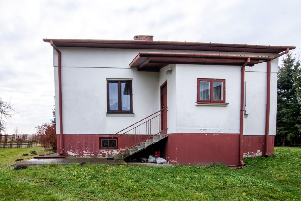 Nieruchomość z domem, gospodarstwem, lasem i polem - zdjęcie 23