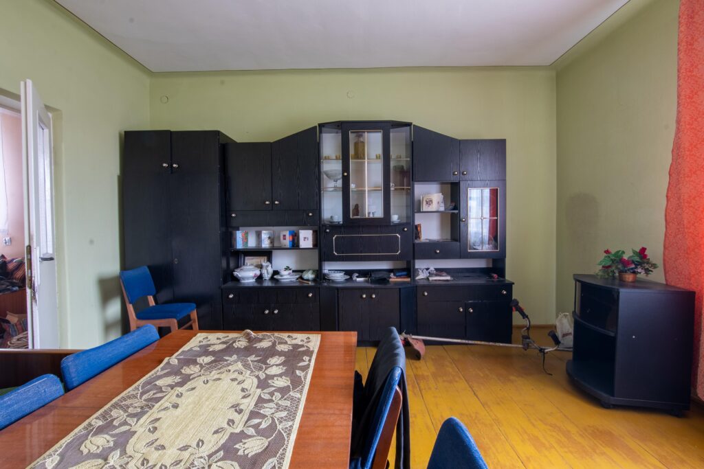 Nieruchomość z domem, gospodarstwem, lasem i polem - zdjęcie 8