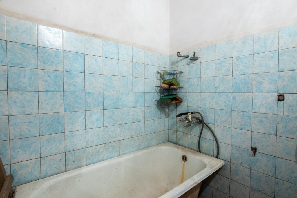 Nieruchomość z domem, gospodarstwem, lasem i polem - zdjęcie 30