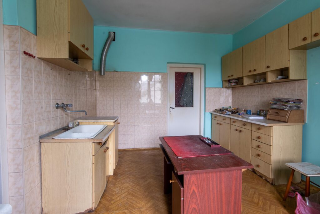 Nieruchomość z domem, gospodarstwem, lasem i polem - zdjęcie 31