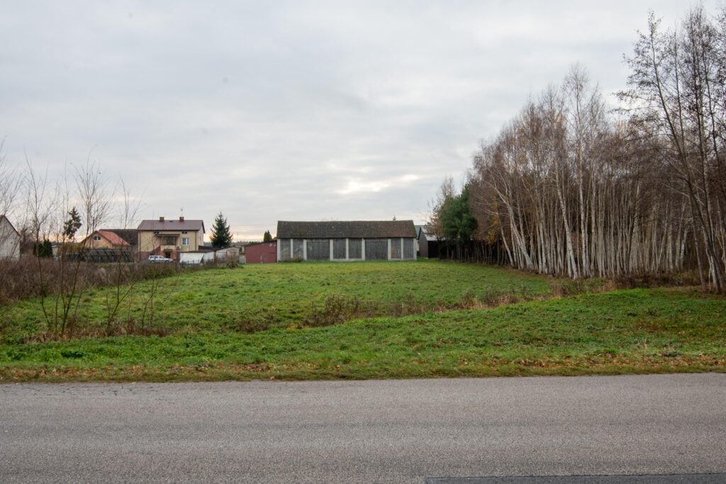 Nieruchomość z domem, gospodarstwem, lasem i polem - zdjęcie 6