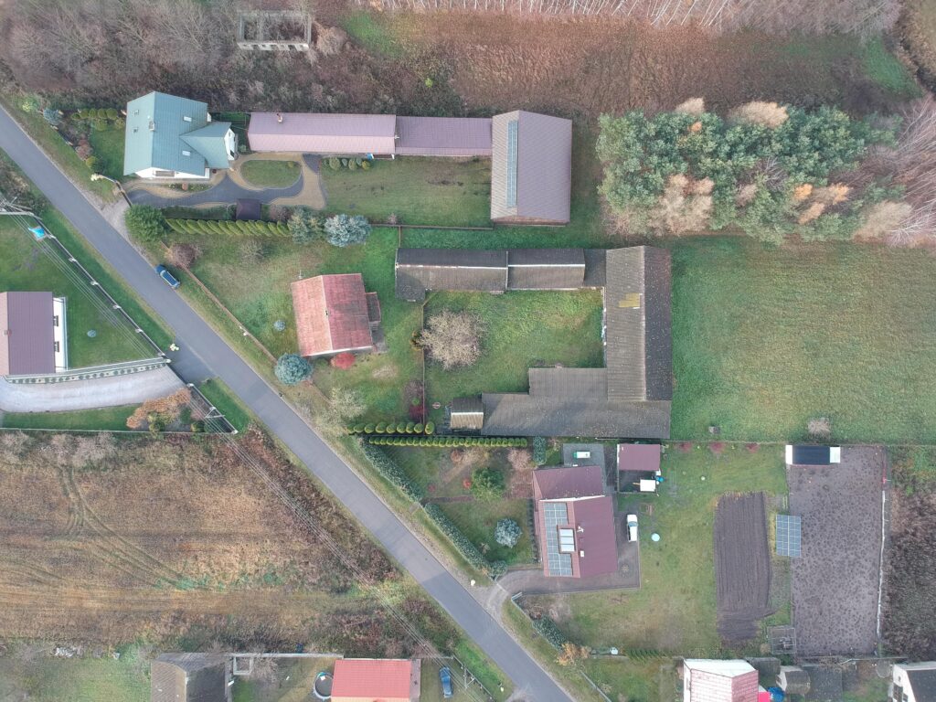 Nieruchomość z domem, gospodarstwem, lasem i polem - zdjęcie 39